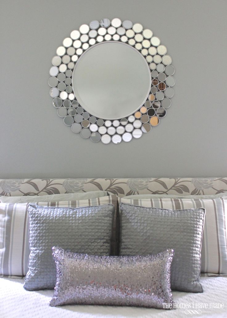 idea-de-decoracion-en-recamara-tonos-grises-y-detalles-plata