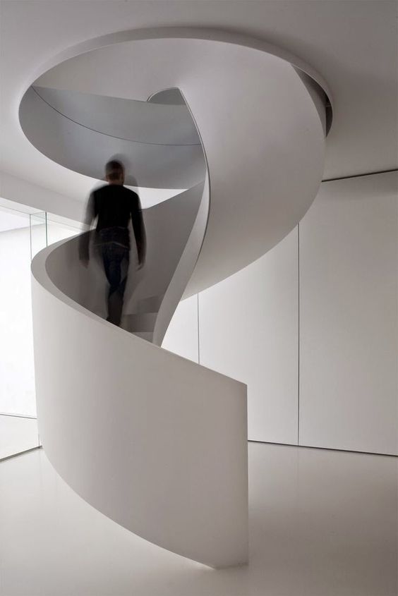 Escaleras en forma de espiral modernas