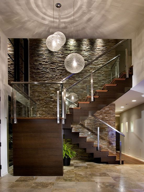 Diseños de escaleras para tu hogar de madera con cristal