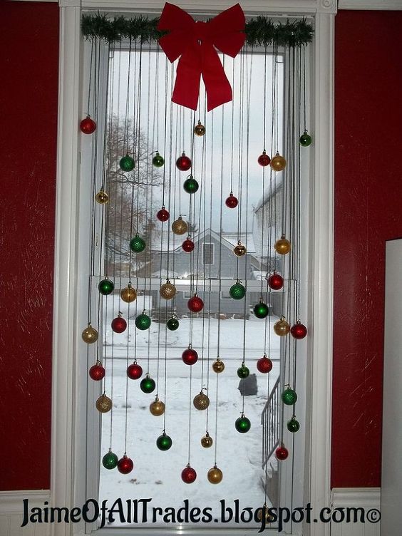 Ideas DIY para decorar la puerta en navidad con moños