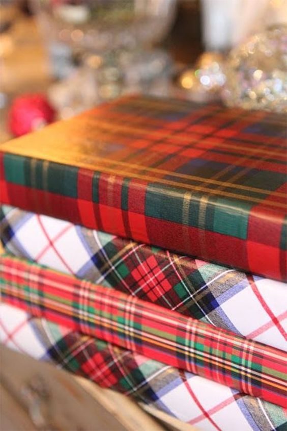 Envolturas navideñas con cuadros escoceses