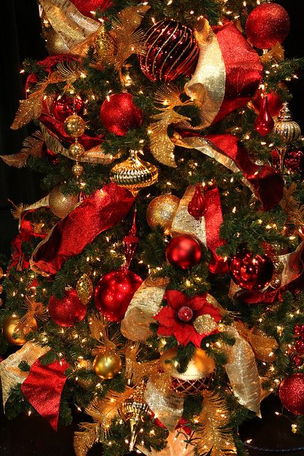 Ideas para el pino navideño en dorado y rojo