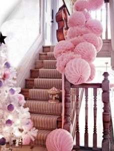 Decora tu Hogar en Navidad con Color Rosa: Feminidad y Ternura