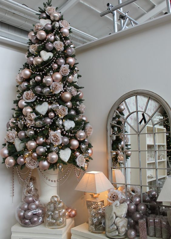 Decoración de Navidad con Flores… Una nueva alternativa para decorar los Pinos Navideños