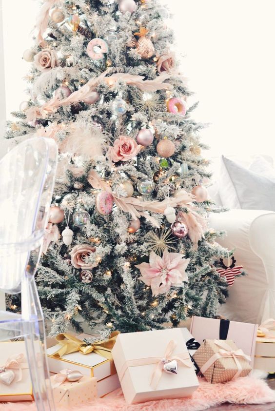Decoración de Navidad con Flores… Una nueva alternativa para decorar los Pinos Navideños