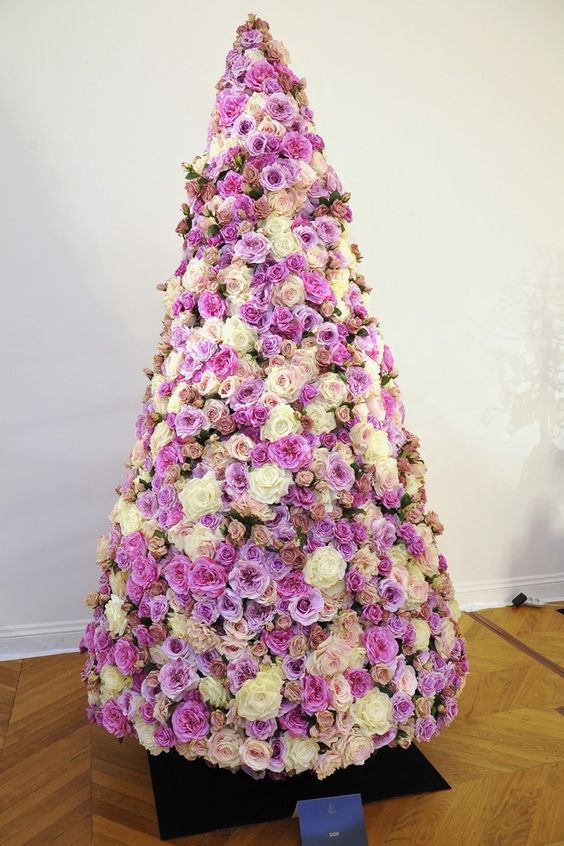 Navidad con Flores… Una nueva alternativa para decorar los Pinos Navideños