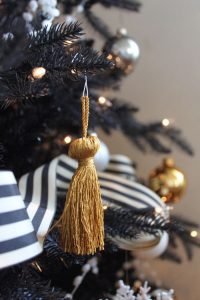 Decora la Navidad en Negro y Dorado: Irradia Elegancia y Buen Gusto