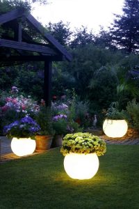 Ideas para Iluminar el Jardin (7)