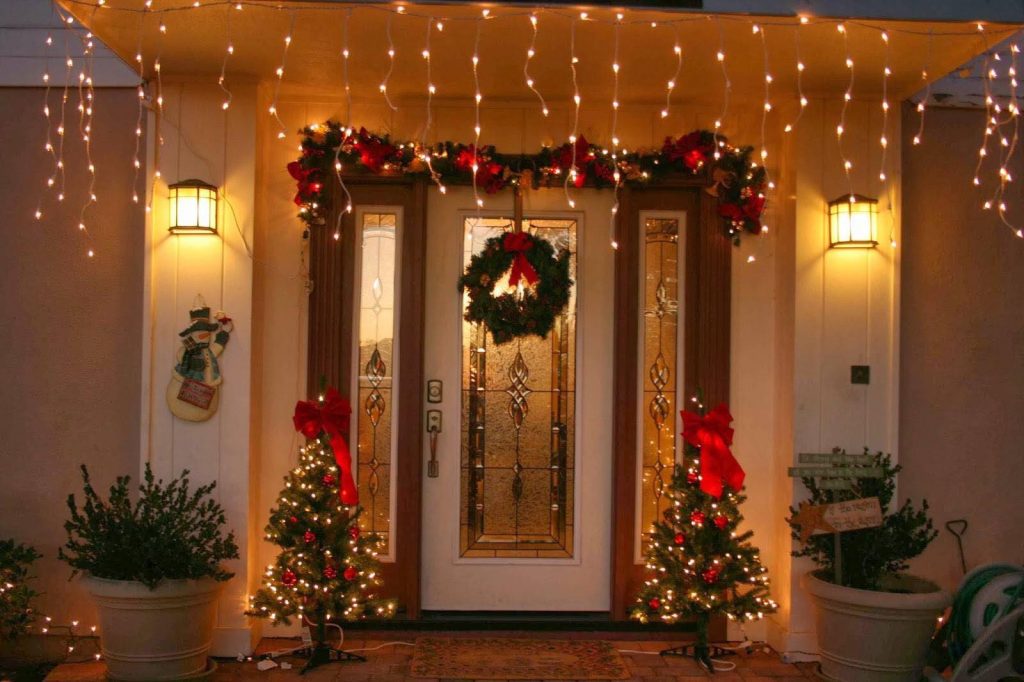 Ideas para decorar la entrada de tu casa esta navidad 2022 (4)