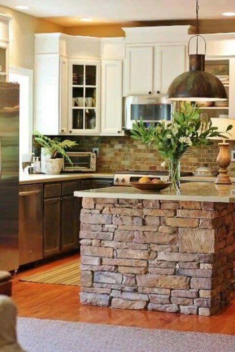 Recubre una pared con piedra para darle estilo a tu hogar