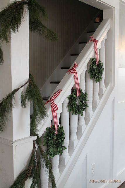 Ideas para decorar las escaleras de tu casa esta navidad 2023
