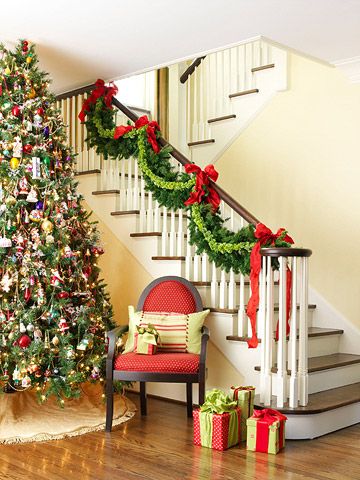 Ideas para decorar las escaleras de tu casa esta navidad 2023