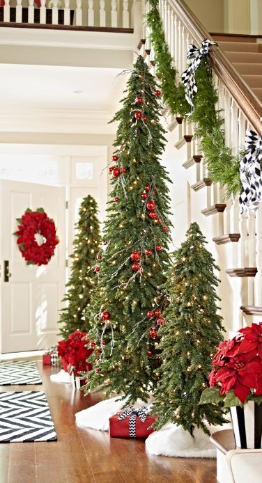  Ideas para decorar las escaleras de tu casa esta navidad 2023 - 2024