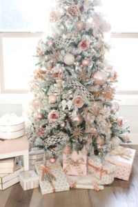 pinos de navidad para decorar espacios confortables