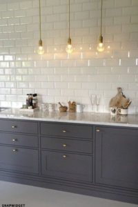 barras de cocina con azulejo tonos claros