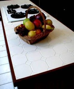 ideas para decorar barras de cocina con azulejos pequeños