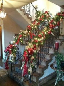 ideas para decorar la navidad en color rojo y dorado