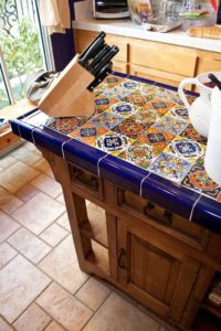 revestimiento de barras de cocina con azulejos tipo tabalera