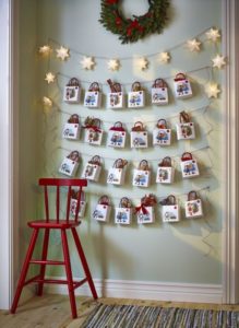calendarios navideños con bolsas de papel