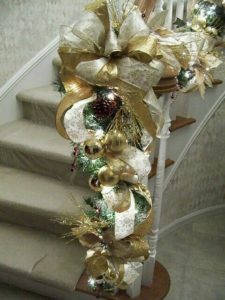 navidad dorado y plata en escaleras