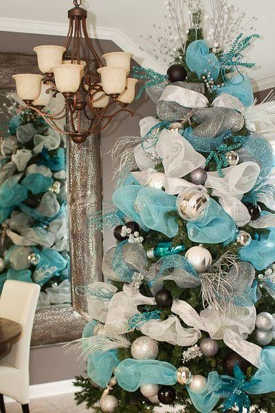 Chimeneas navideñas decoradas en azul turquesa