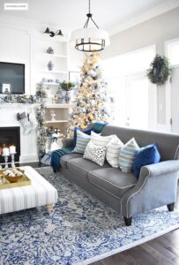 Decoración de sala en navidad color azul y plata