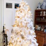 Decoración del árbol de Navidad blanco con dorado