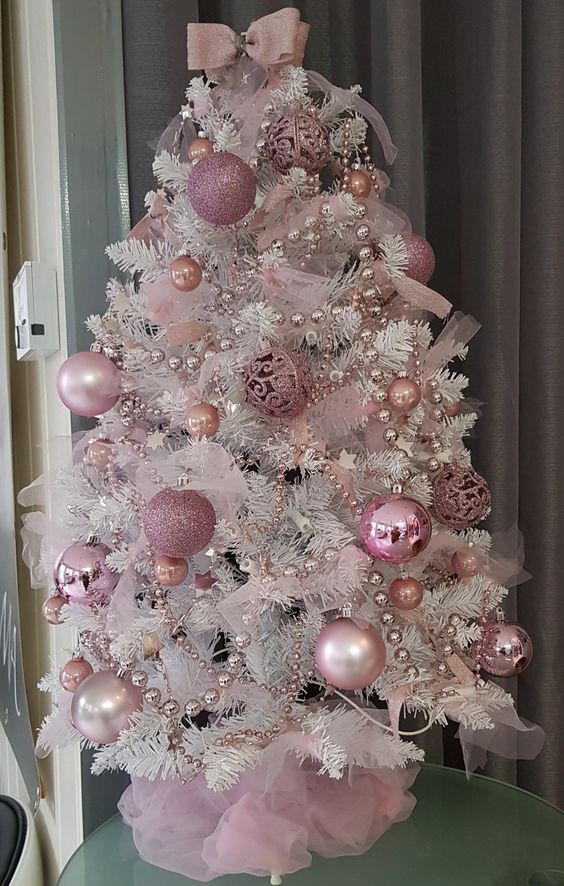 Decoración navideña rosa y plata