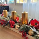 Centros de mesa navideños rojos con dorado