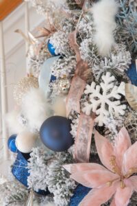 Ornamentos navideños rosa y azul