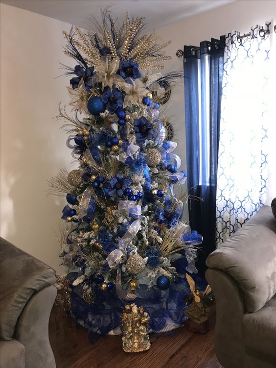 arbol de navidad azul y blanco